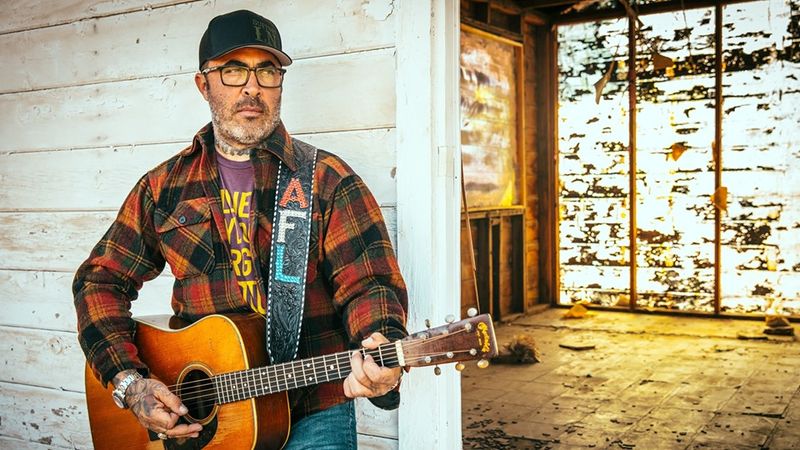 Aaron Lewis & The Stateliners in Concert